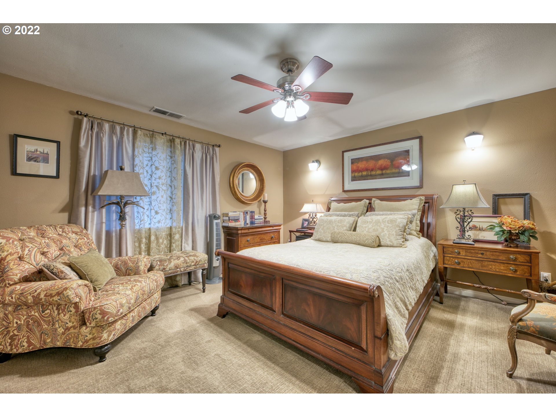 581 South 72nd Street Springfield, OR 97478 - Photo 17 of 25 a bedroom with a large bed and a window