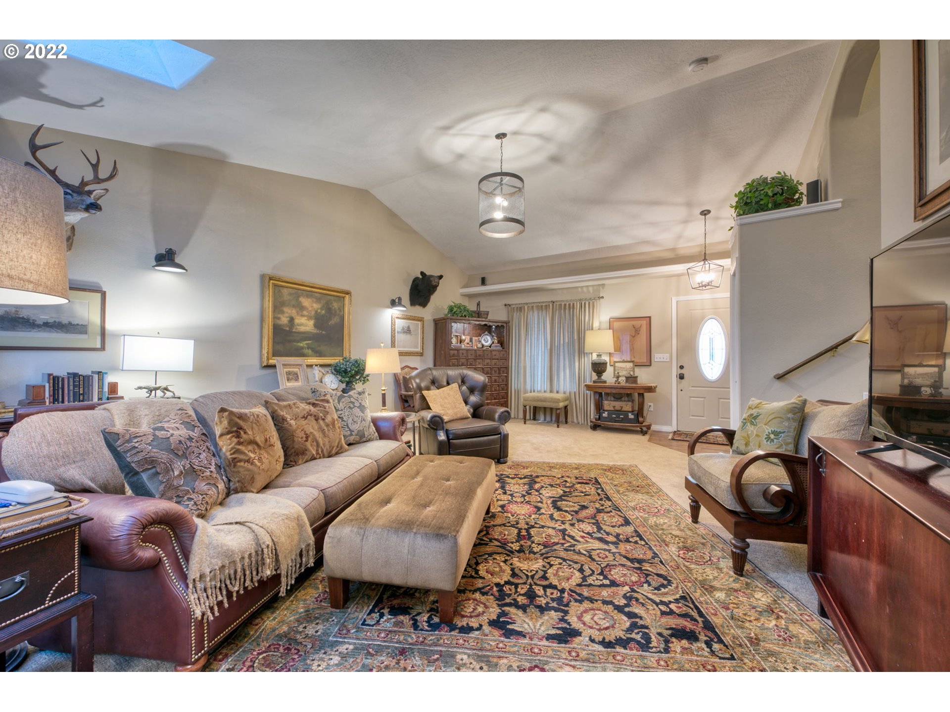581 South 72nd Street Springfield, OR 97478 - Photo 8 of 25 a living room with furniture a rug and a chandelier