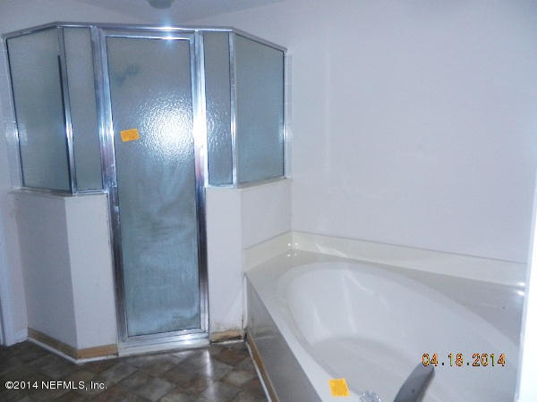 9173 Hipps Road Jacksonville, FL 32222 - Photo 12 of 23 bathroom 1 view 2