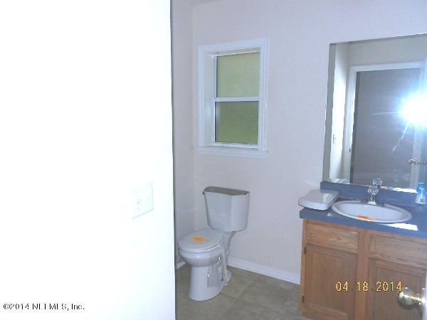9173 Hipps Road Jacksonville, FL 32222 - Photo 16 of 23 bathroom 2