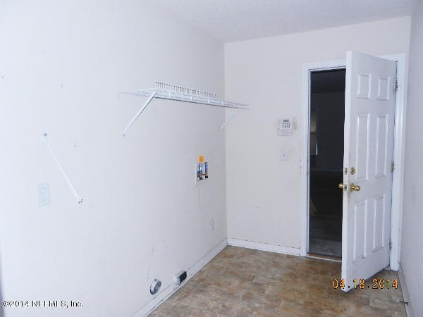 9173 Hipps Road Jacksonville, FL 32222 - Photo 18 of 23 laundry room
