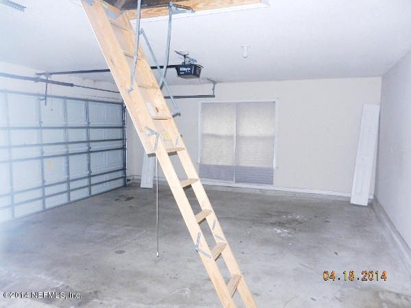9173 Hipps Road Jacksonville, FL 32222 - Photo 20 of 23 garage