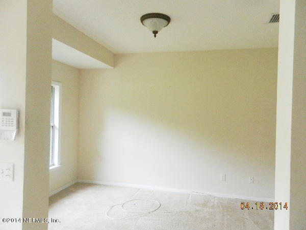 9173 Hipps Road Jacksonville, FL 32222 - Photo 4 of 23 living room
