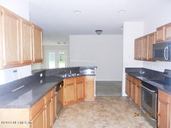 9173 Hipps Road Jacksonville, FL 32222 - Photo 6 of 23 kitchen