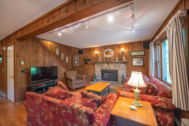 $449,000 | 49 W Road, Wilmington, VT 05363