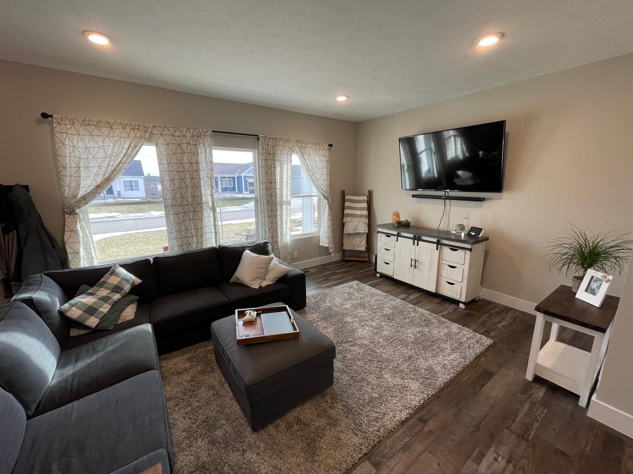 2510 Eagle Ridge Muskegon, MI 49444 - Photo 3 of 16 IMG_2317
