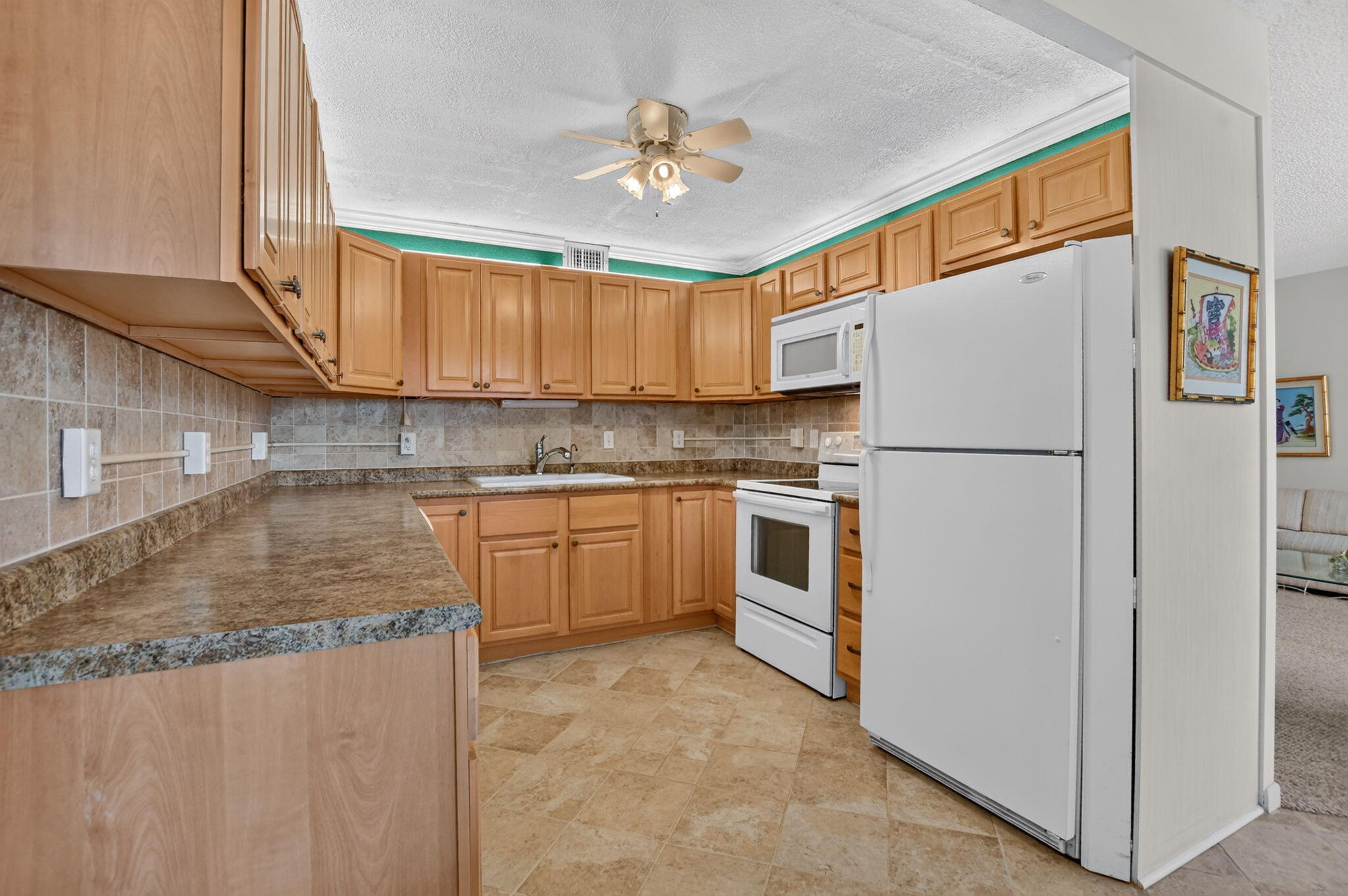 2049 Ventnor Crescent, Unit 2049 Deerfield Beach, FL 33442 - Photo 3 of 42 VENTNOR O Kitchen