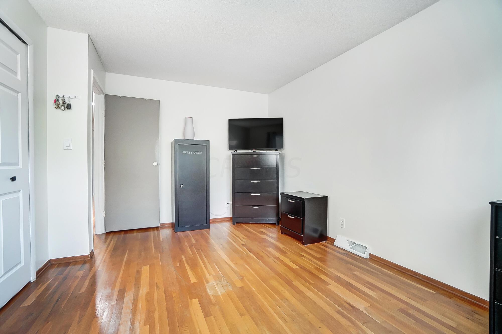 4861 Manitoba Road Columbus, OH 43229 - Photo 29 of 40 Third Bedroom