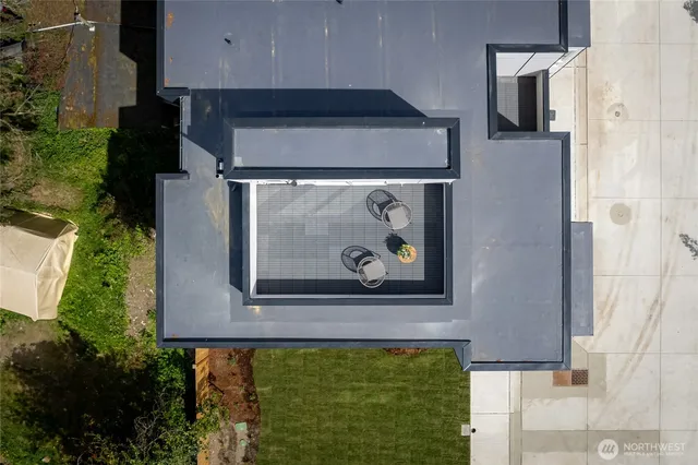 a house view with a outdoor space