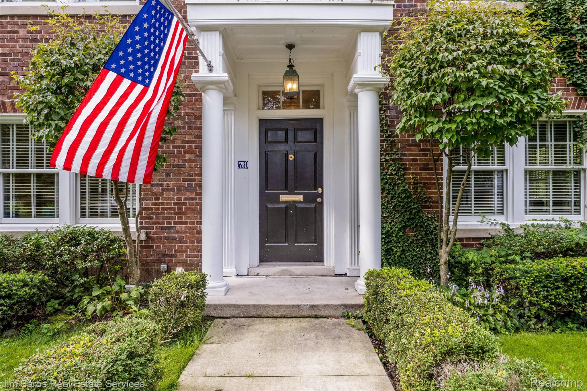 781 Bedford Road Grosse Pointe, MI 48230 - Photo 3 of 28 Gallery Image 3