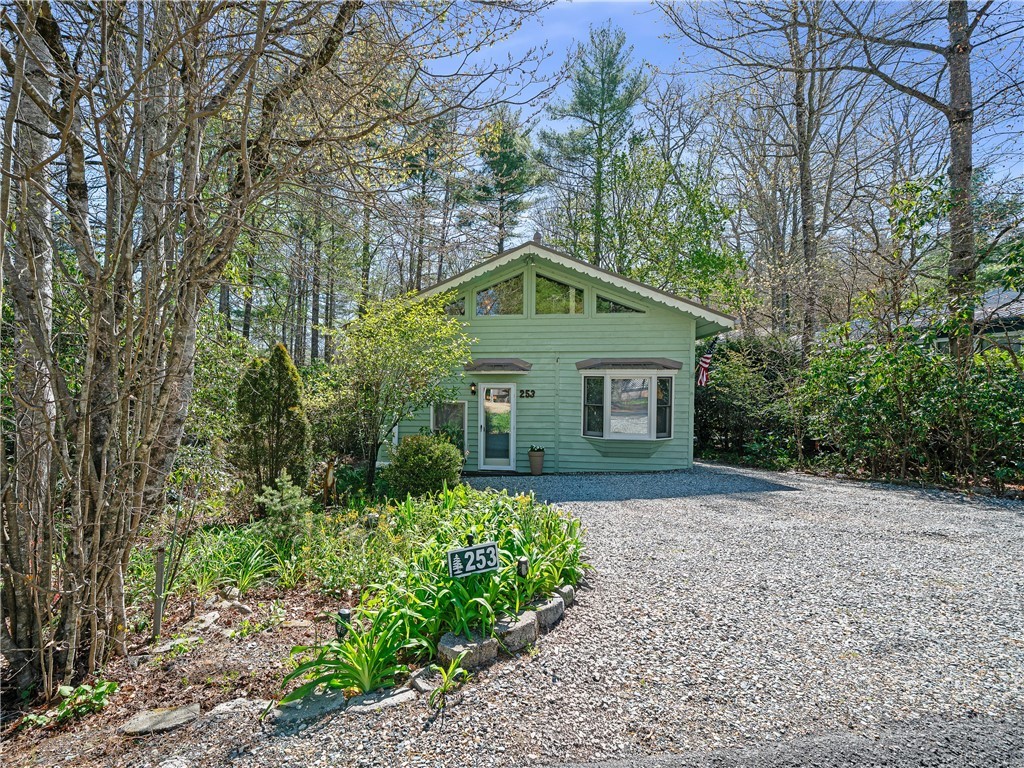 253 Black Pine Road Newland, NC 28657 - Photo 3 of 28