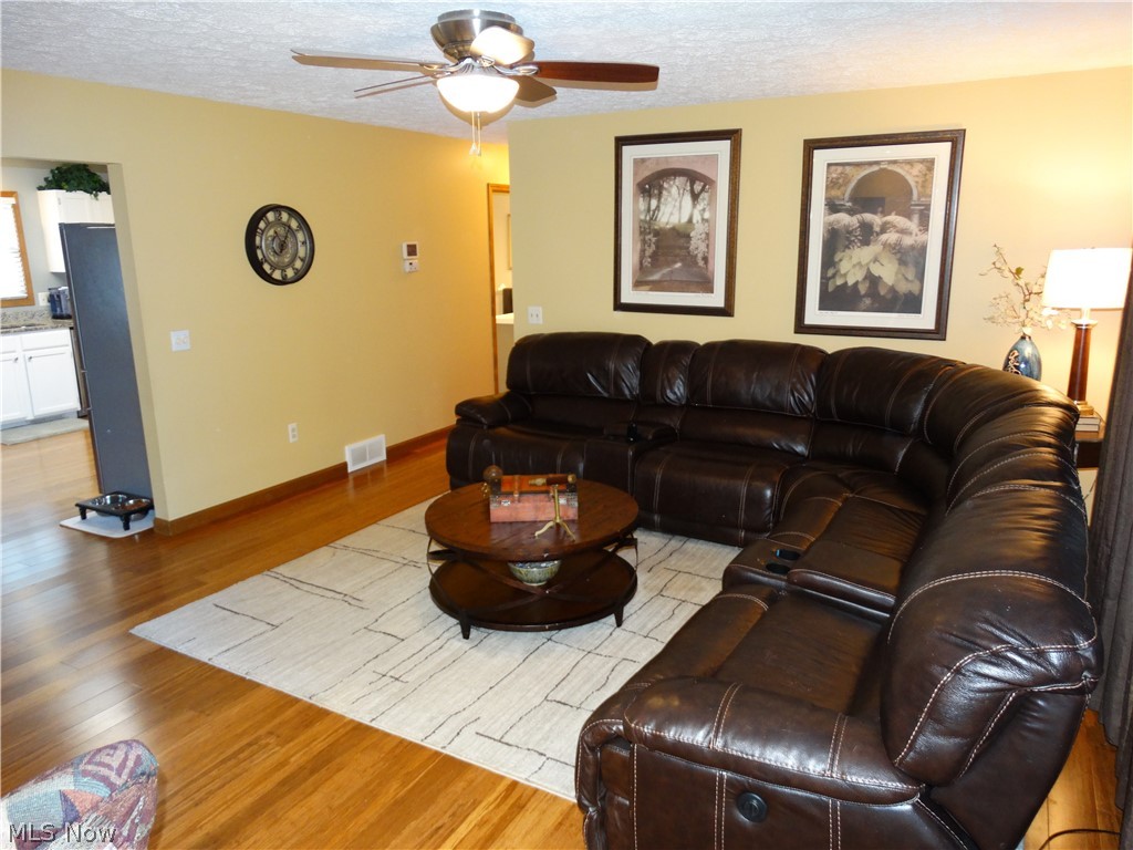 4593 Webb Road Perry, OH 44081 - Photo 5 of 26 Living Room