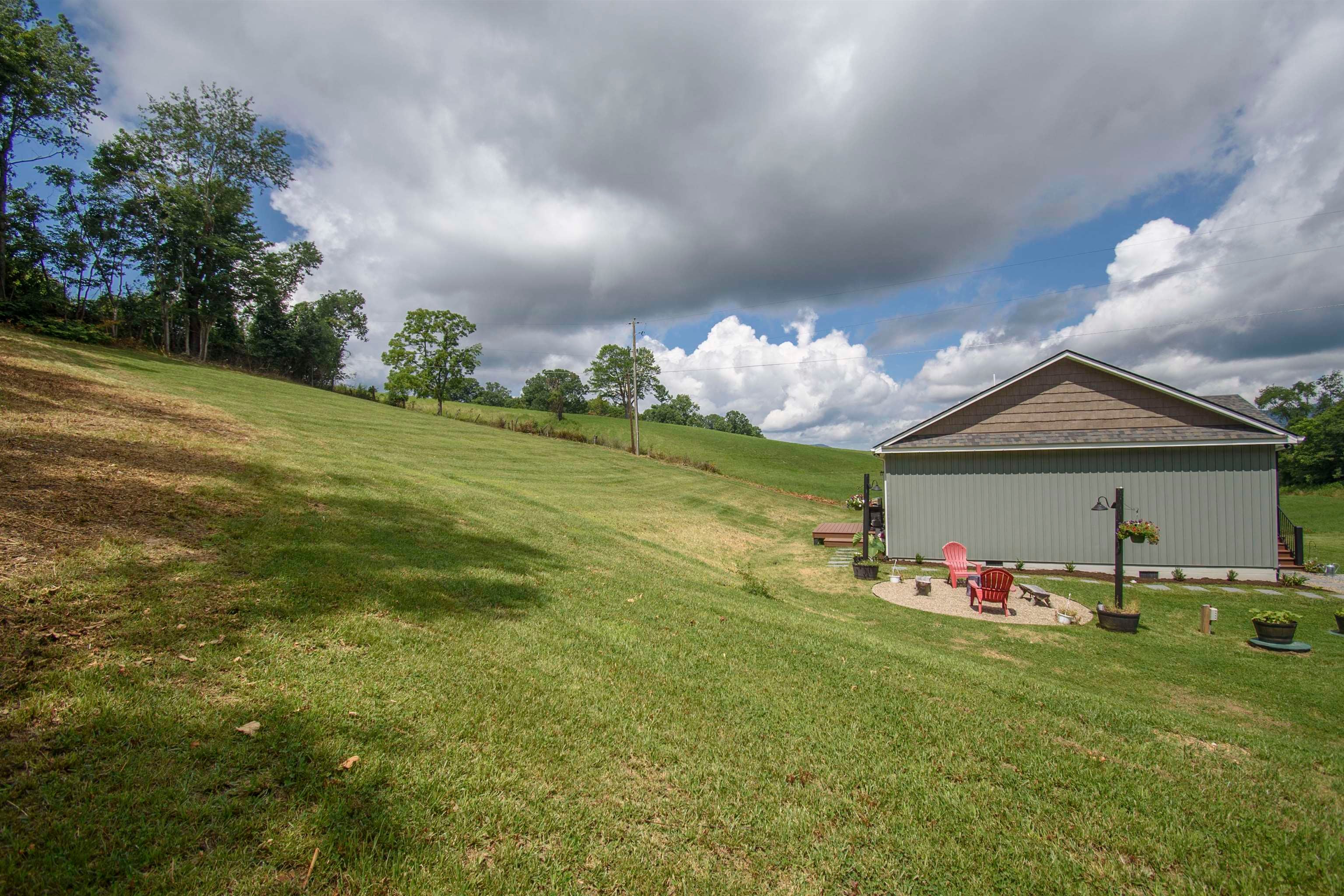 268 Virginia Heights Road Pearisburg, VA 24134 - Photo 6 of 34 Gallery Image 6
