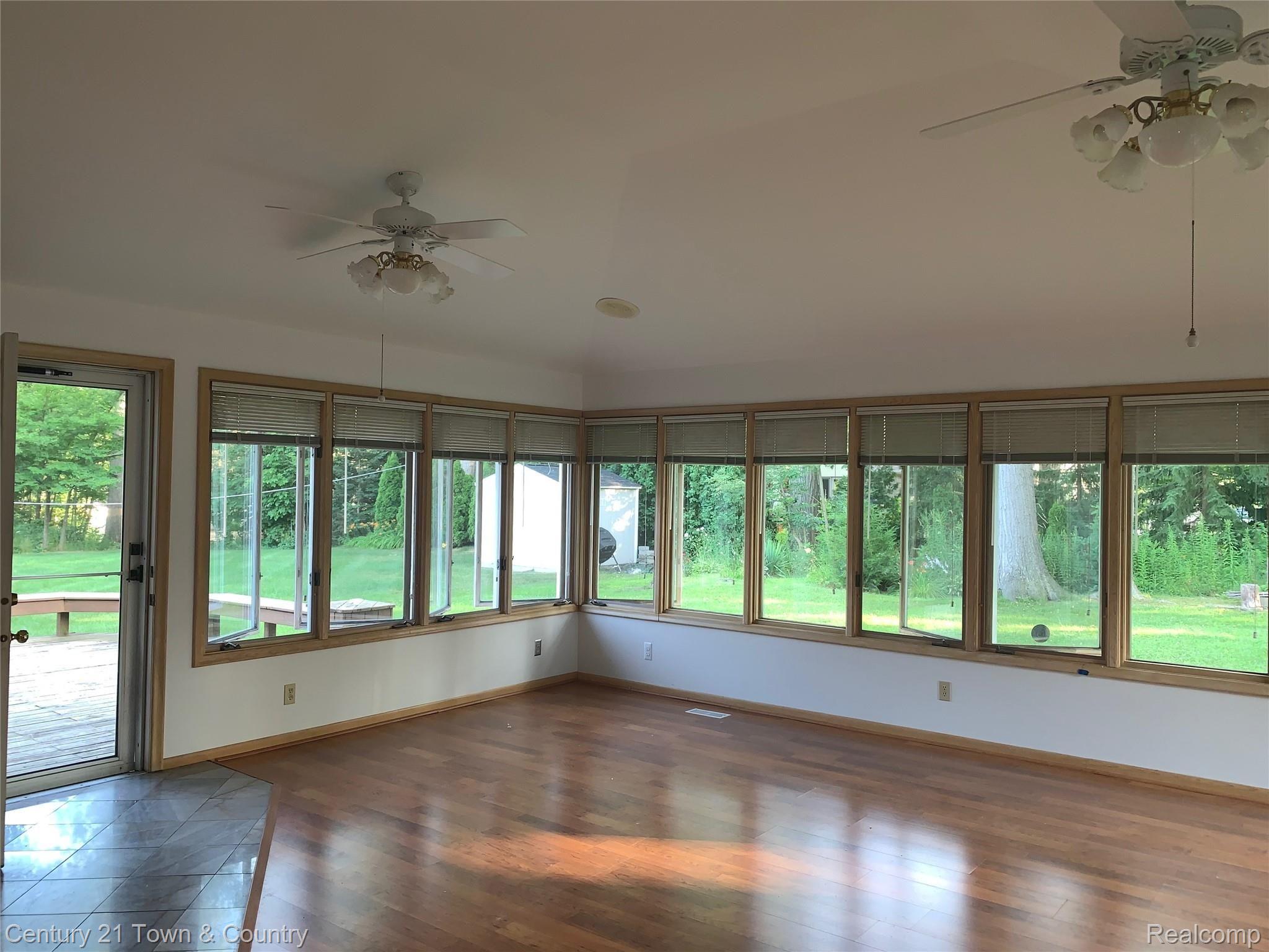 6352 Kings Pointe Road Grand Blanc, MI 48439 - Photo 6 of 21 IMG-7861.JPG