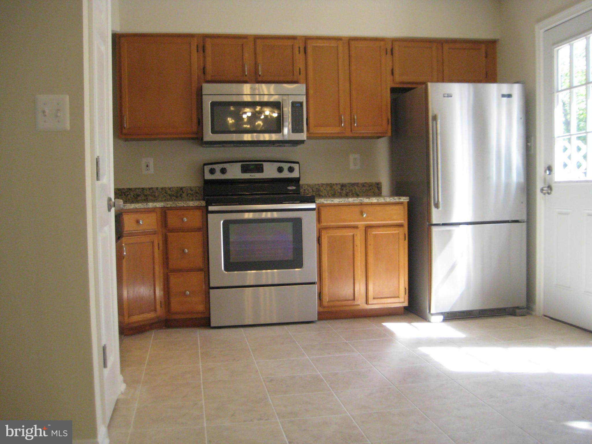 9219 Ridgefield Circle Frederick, MD 21701 - Photo 2 of 17 GRANITE KITCHEN TOPS