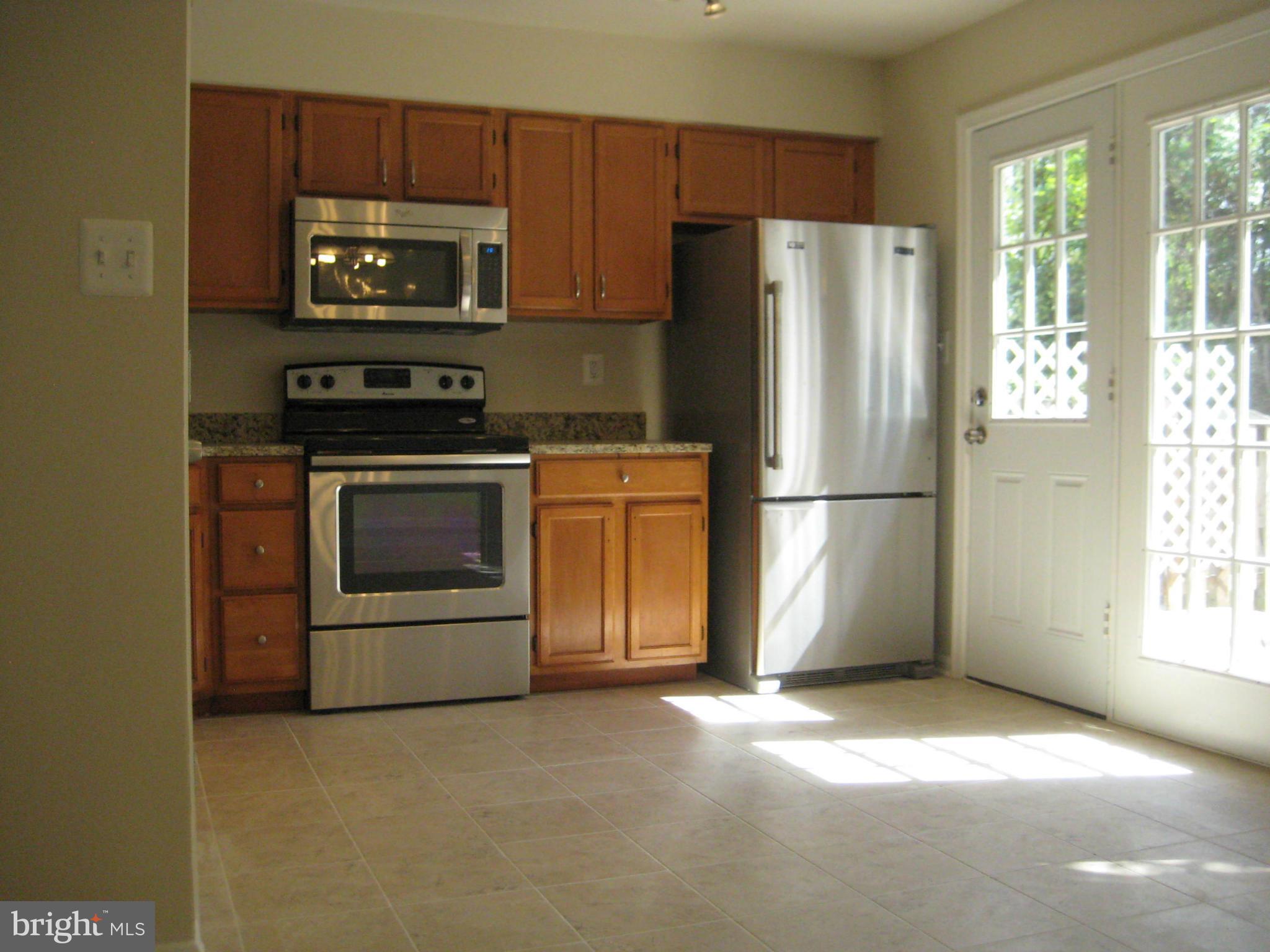 9219 Ridgefield Circle Frederick, MD 21701 - Photo 10 of 17 NEW STAINLESS STEEL APPLIANCES