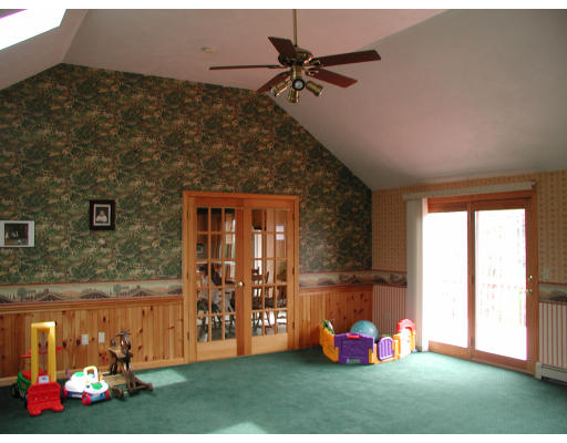113 Lawton Road Shirley, MA 01464 - Photo 5 of 13 Gallery Image 5