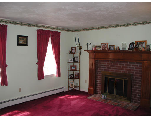 113 Lawton Road Shirley, MA 01464 - Photo 7 of 13 Gallery Image 7