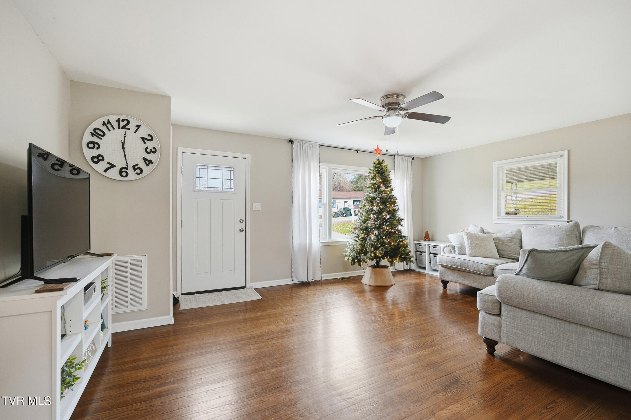 119 Dakota Road Bristol, VA 24201 - Photo 12 of 32 8_9_dsc06008