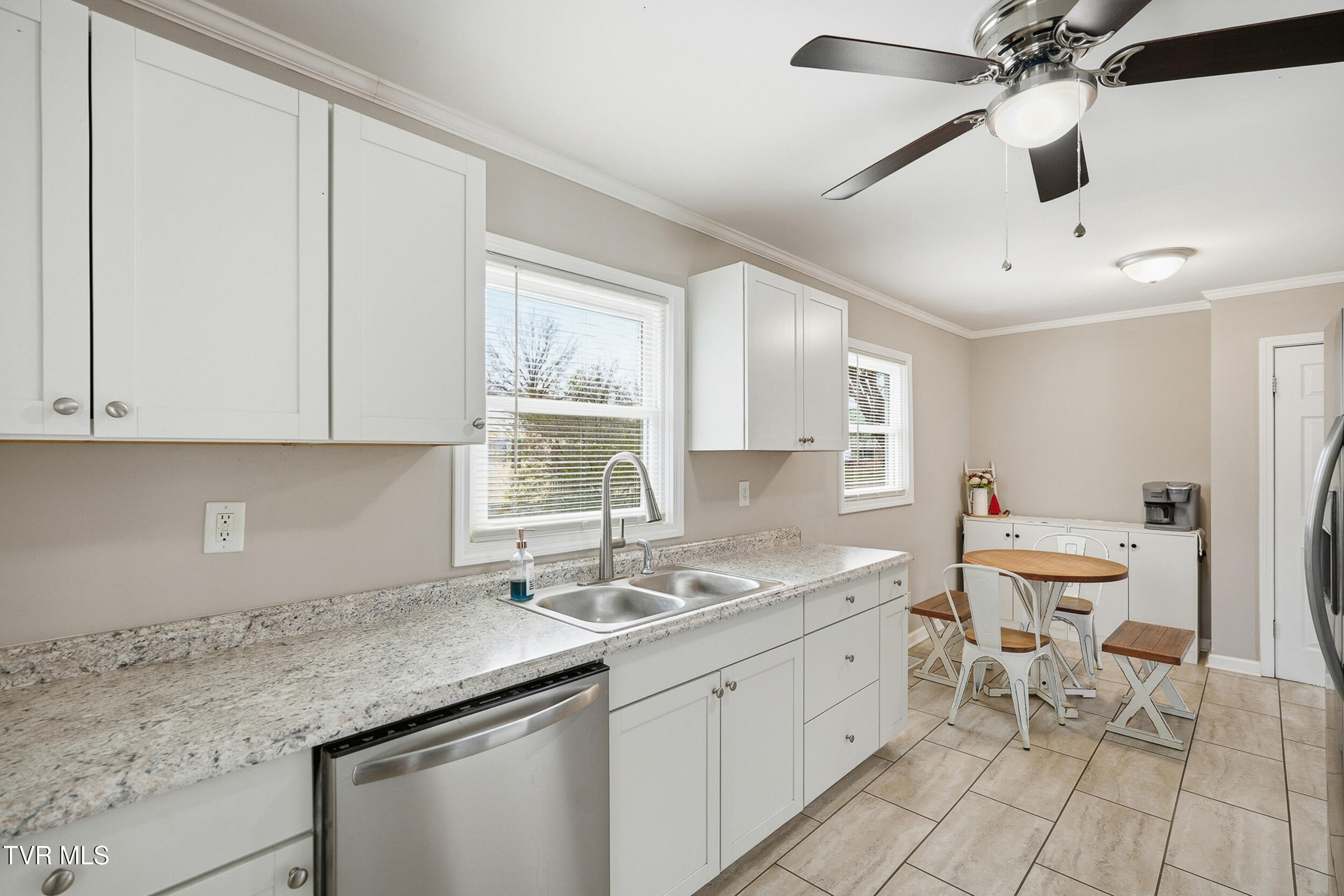 119 Dakota Road Bristol, VA 24201 - Photo 13 of 32 12_13_dsc06020