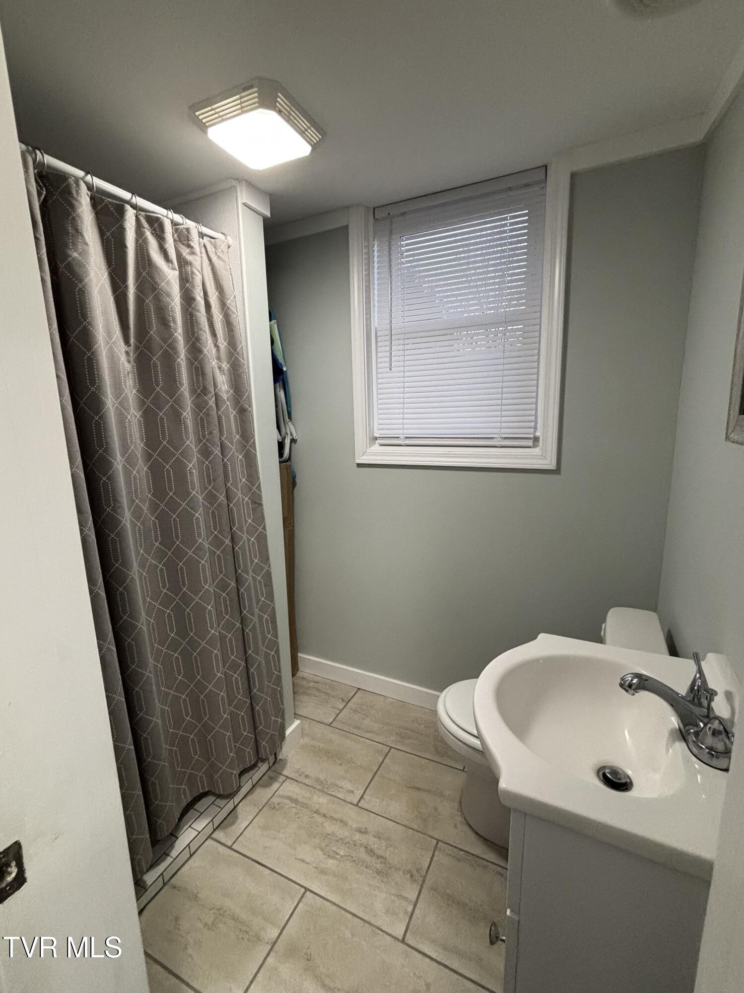 119 Dakota Road Bristol, VA 24201 - Photo 32 of 32 IMG_8934