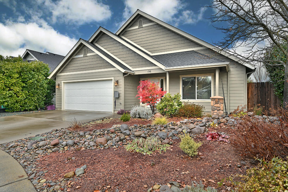 196 Southeast Yorktown Road Grants Pass, OR 97527 - Photo 2 of 31 2