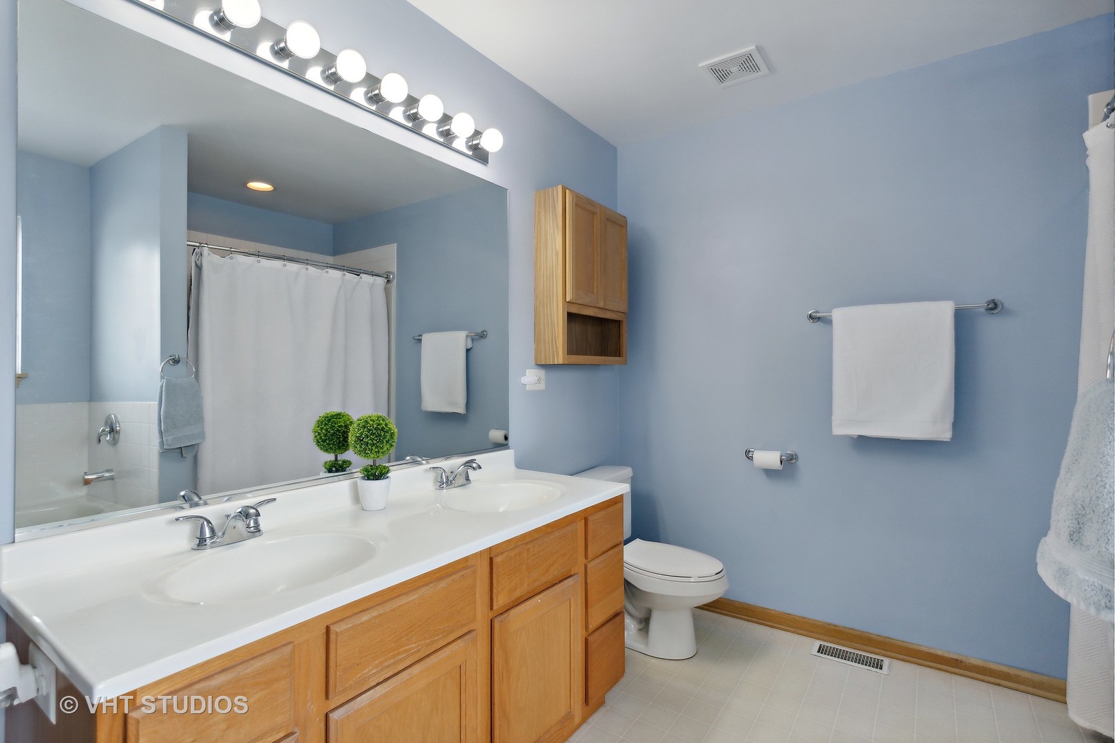 946 Premrose Court Romeoville, IL 60446 - Photo 13 of 25 a bathroom with a sink vanity granite and toilet