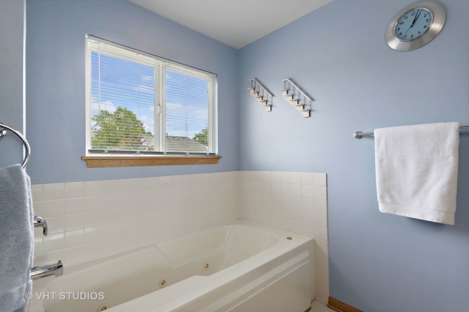 946 Premrose Court Romeoville, IL 60446 - Photo 14 of 25 a white bath tub sitting next to a window
