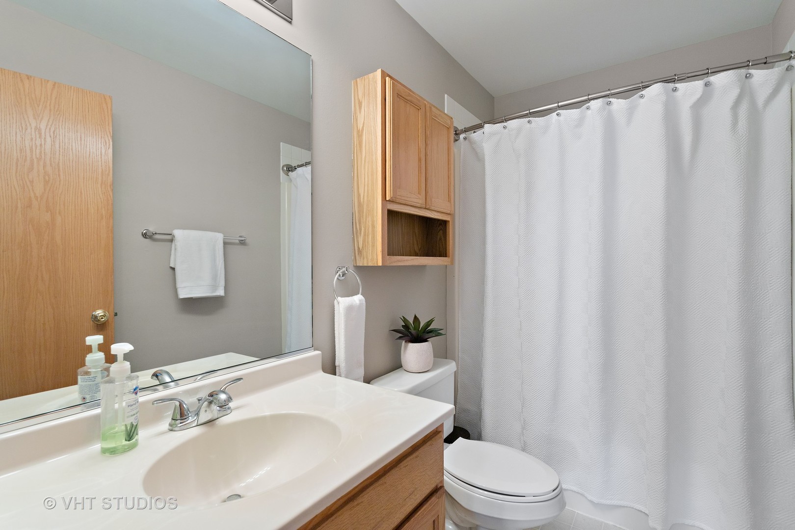 946 Premrose Court Romeoville, IL 60446 - Photo 18 of 25 a bathroom with a sink a toilet and shower curtain