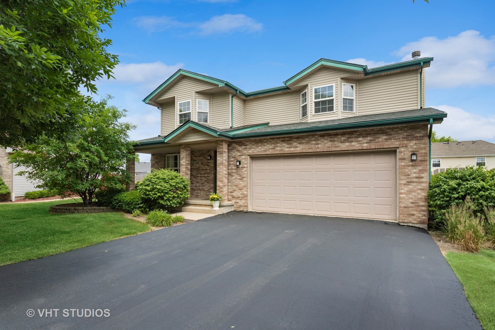 946 Premrose Court Romeoville, IL 60446 - Photo 2 of 25 a front view of a house with a yard and garage