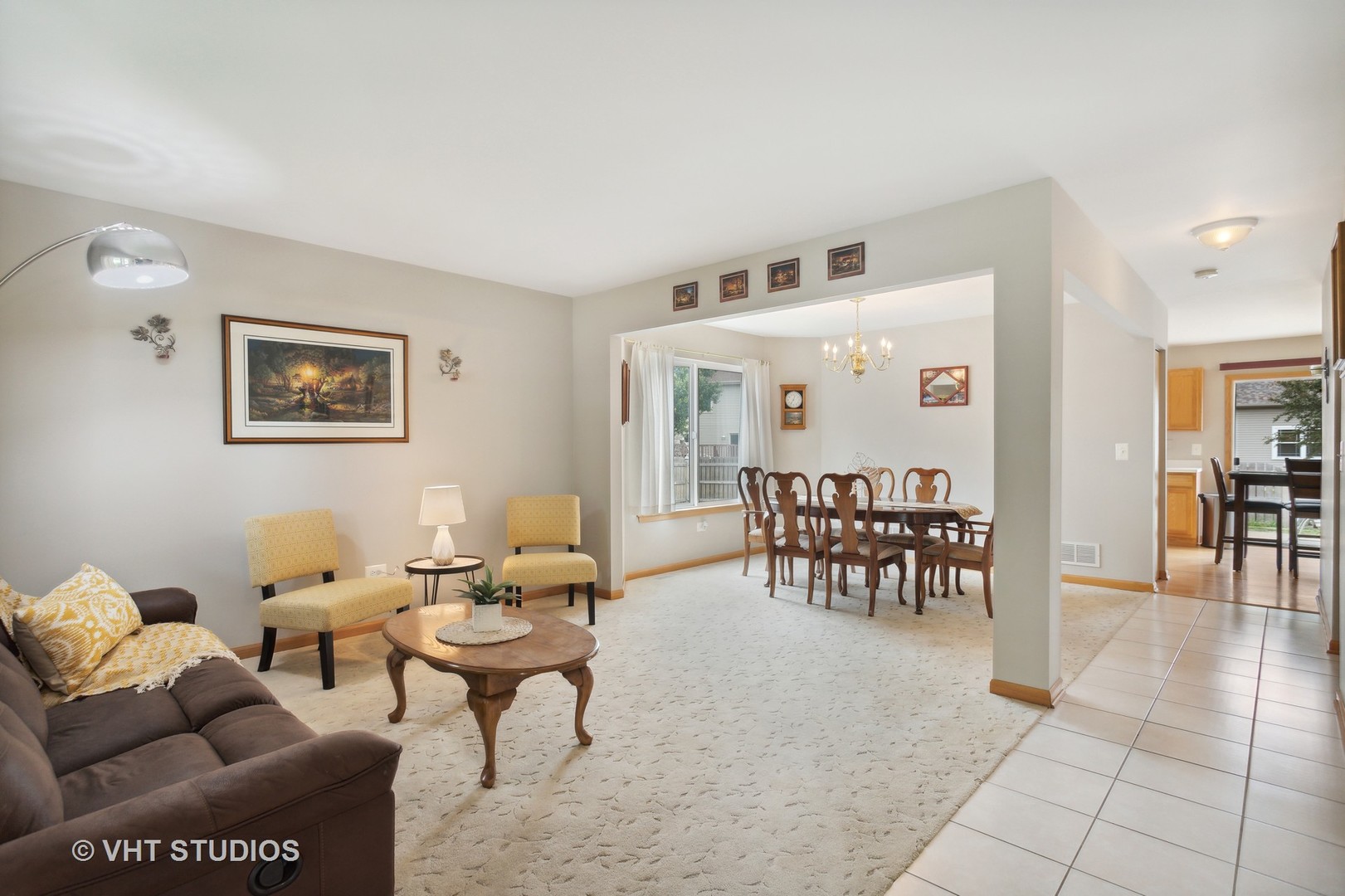 946 Premrose Court Romeoville, IL 60446 - Photo 3 of 25 a living room with furniture and wooden floor