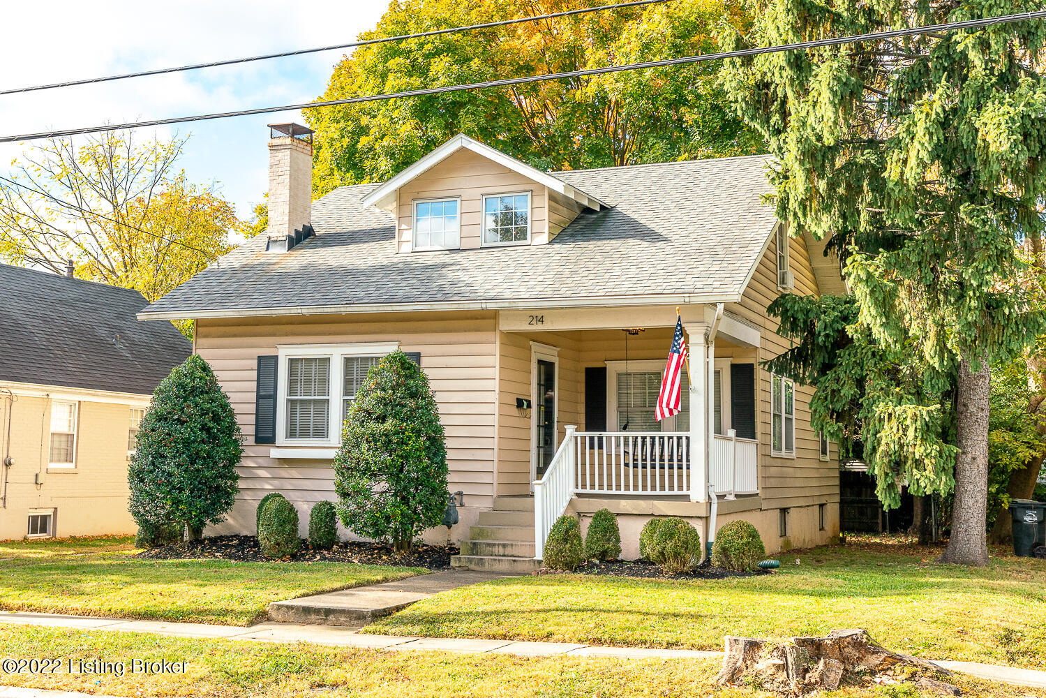 214 Fairlawn Road Louisville, KY 40207 - Photo 2 of 62 01-214-2