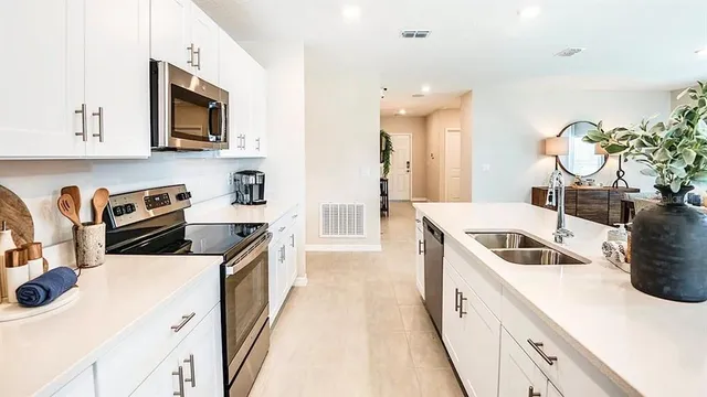 $2,895 | 4244 Alice Street, Edgewater, FL 32141