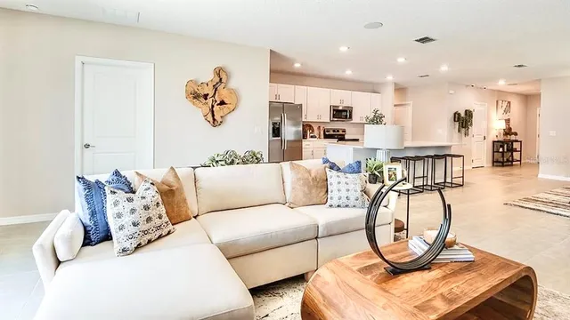 $2,895 | 4244 Alice Street, Edgewater, FL 32141