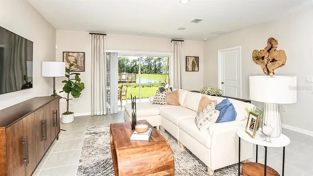 $2,895 | 4244 Alice Street, Edgewater, FL 32141