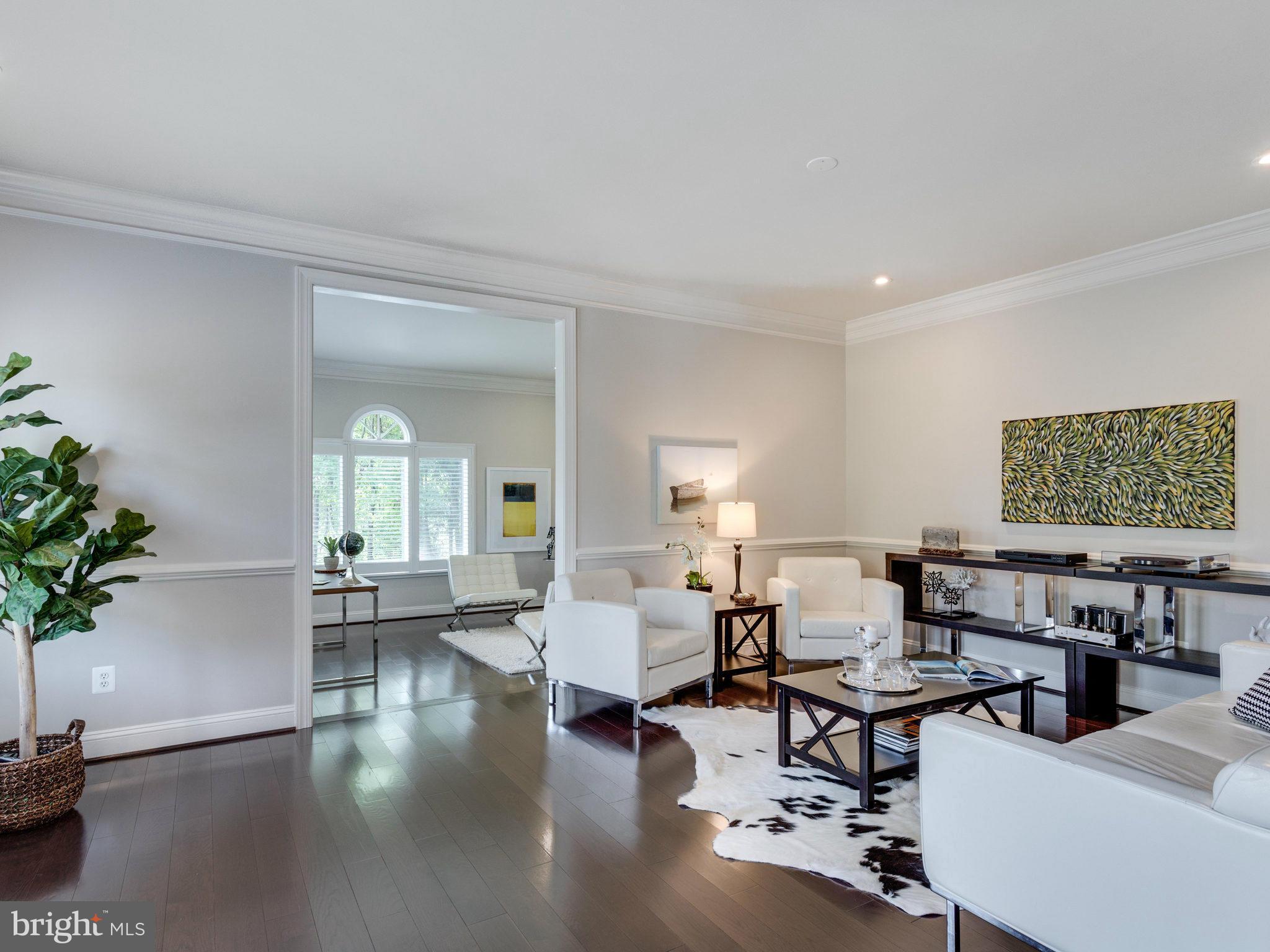 10513 Dunn Meadow Road Vienna, VA 22182 - Photo 14 of 30 Living Room