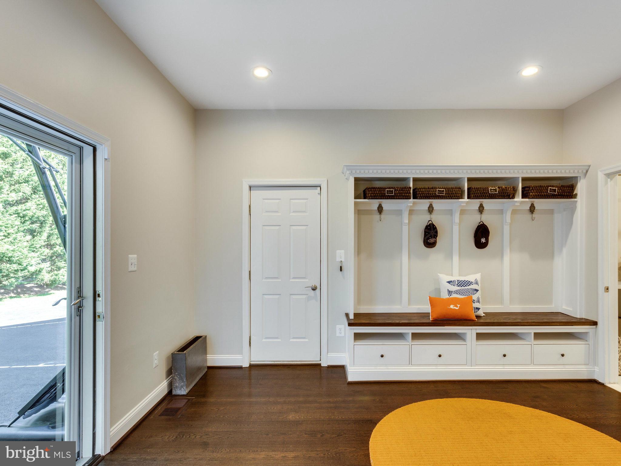 10513 Dunn Meadow Road Vienna, VA 22182 - Photo 17 of 30 Interior (General)