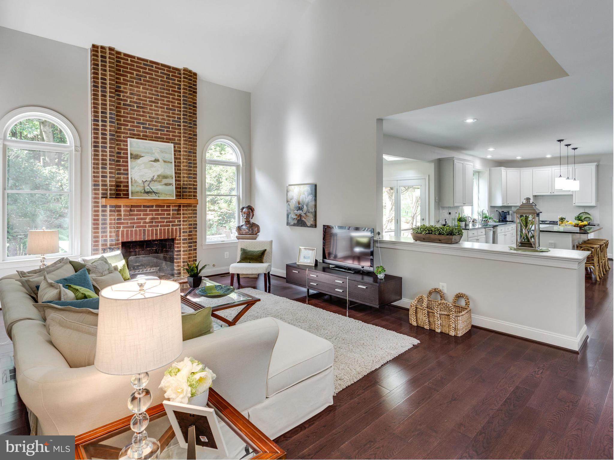 10513 Dunn Meadow Road Vienna, VA 22182 - Photo 6 of 30 Family Room