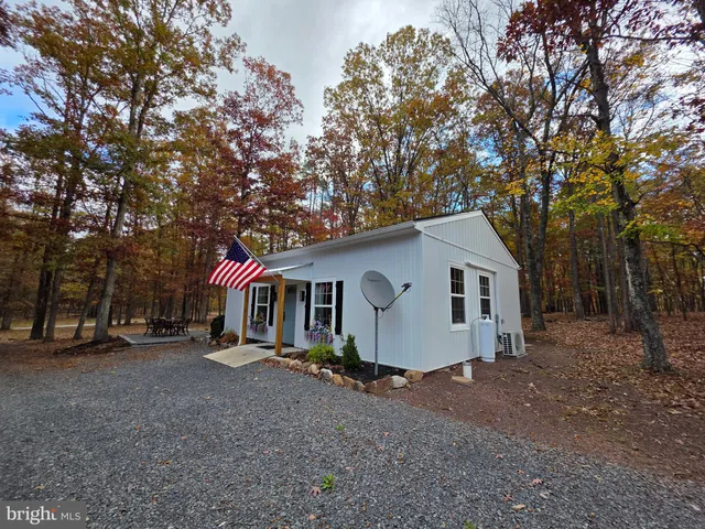 a view of outdoor space with garden view