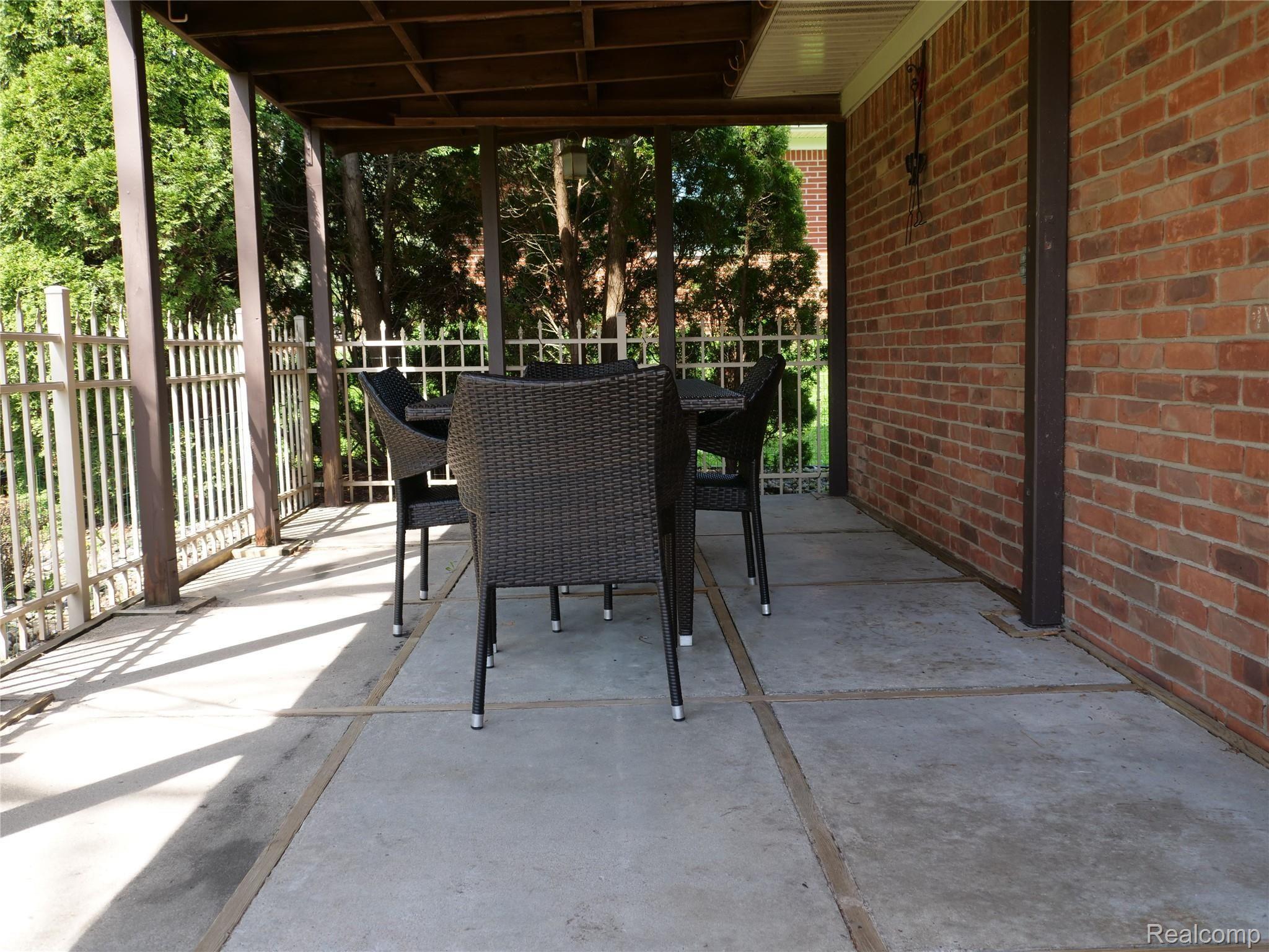 95 Boyken Road Rochester, MI 48307 - Photo 8 of 35 Covered Patio Summer