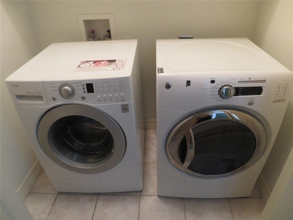 5908 Center Street Houston, TX 77007 - Photo 15 of 17 a utility room with dryer and washer