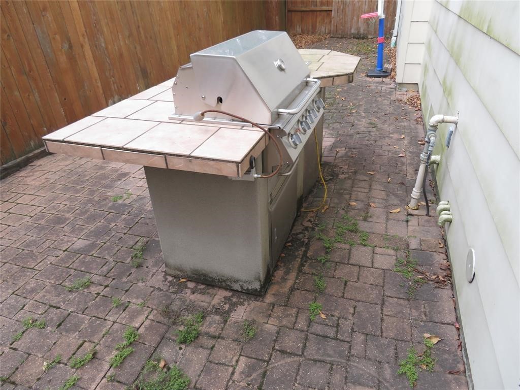 5908 Center Street Houston, TX 77007 - Photo 16 of 17 a picture of a outdoor space