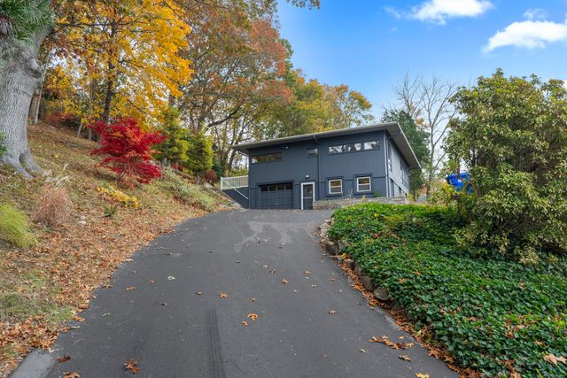 a black and white photo of a living room
