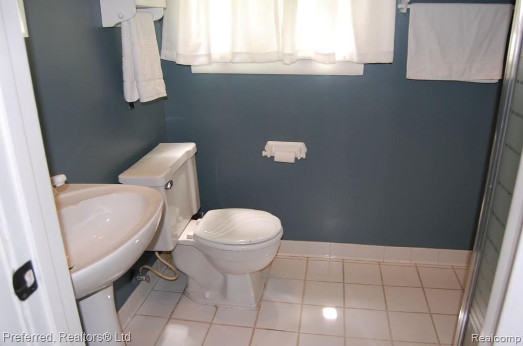 7519 Kingsbridge Road Canton, MI 48187 - Photo 11 of 24 Lower Level Bath.jpg