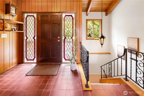$1,100,000 | 22516 100th Place Southwest, Vashon, WA 98070