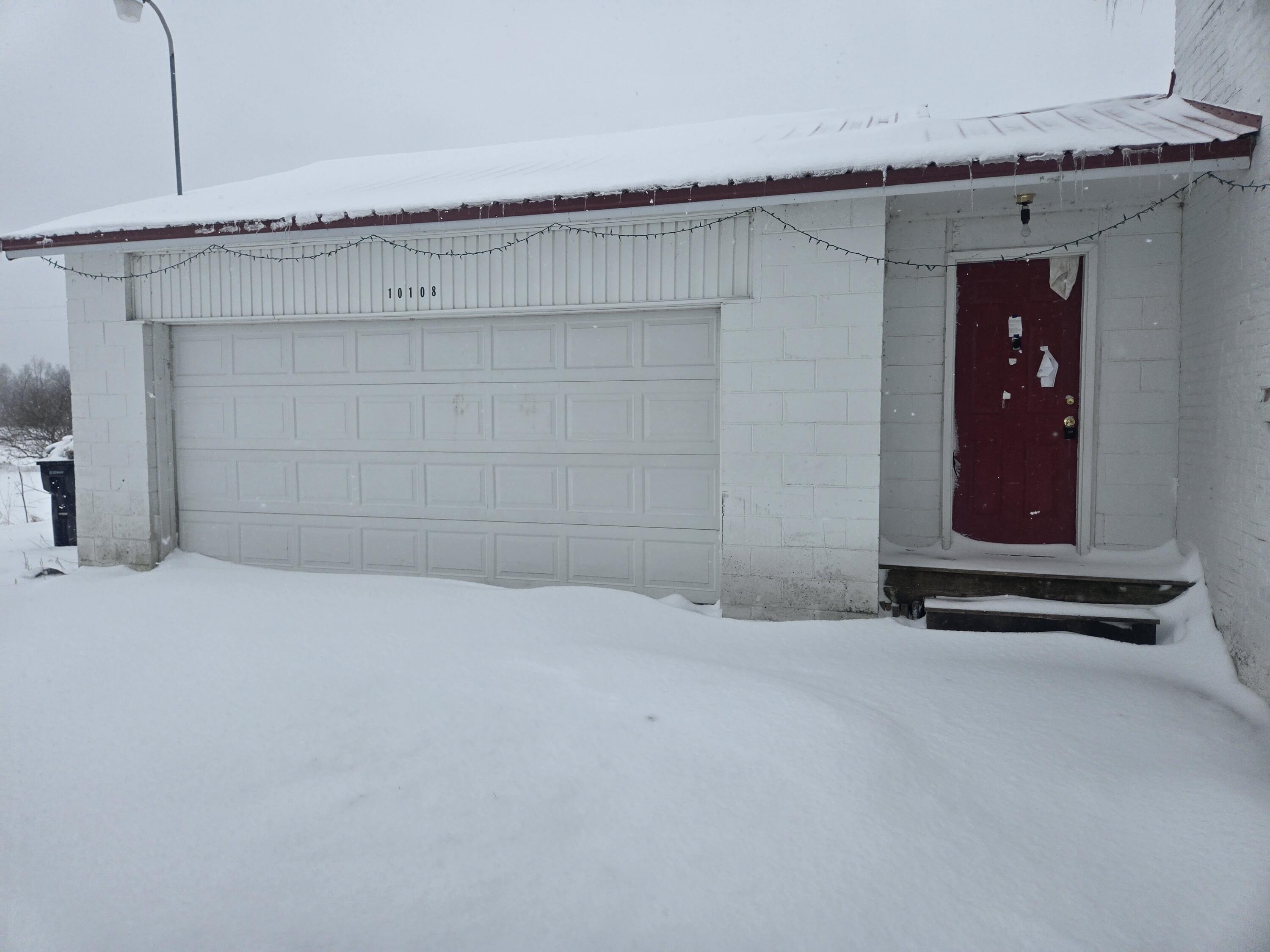 10108 37 1/2 Road Cadillac, MI 49601 - Photo 2 of 59 20260225_112344