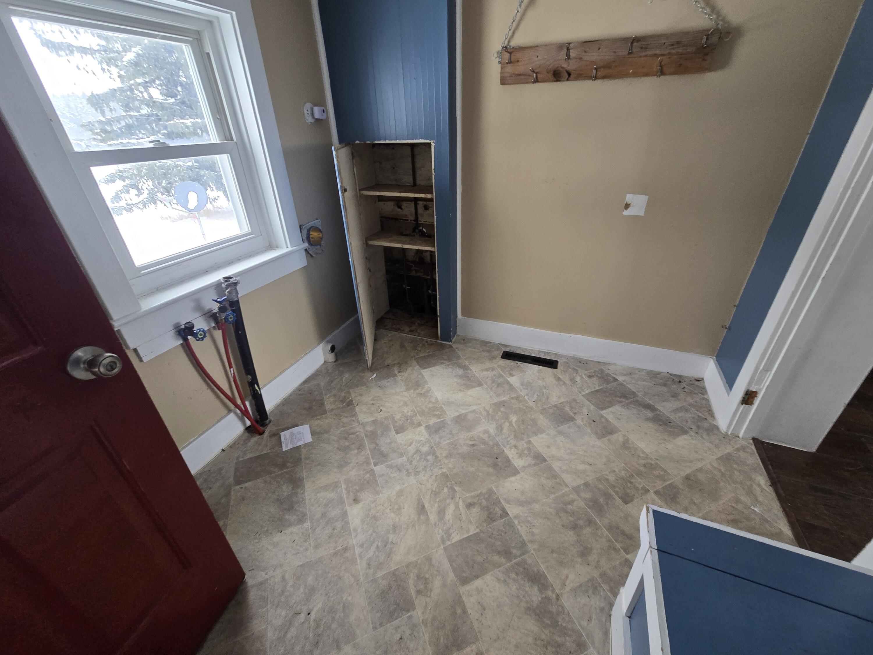 10108 37 1/2 Road Cadillac, MI 49601 - Photo 6 of 59 20260105_123019