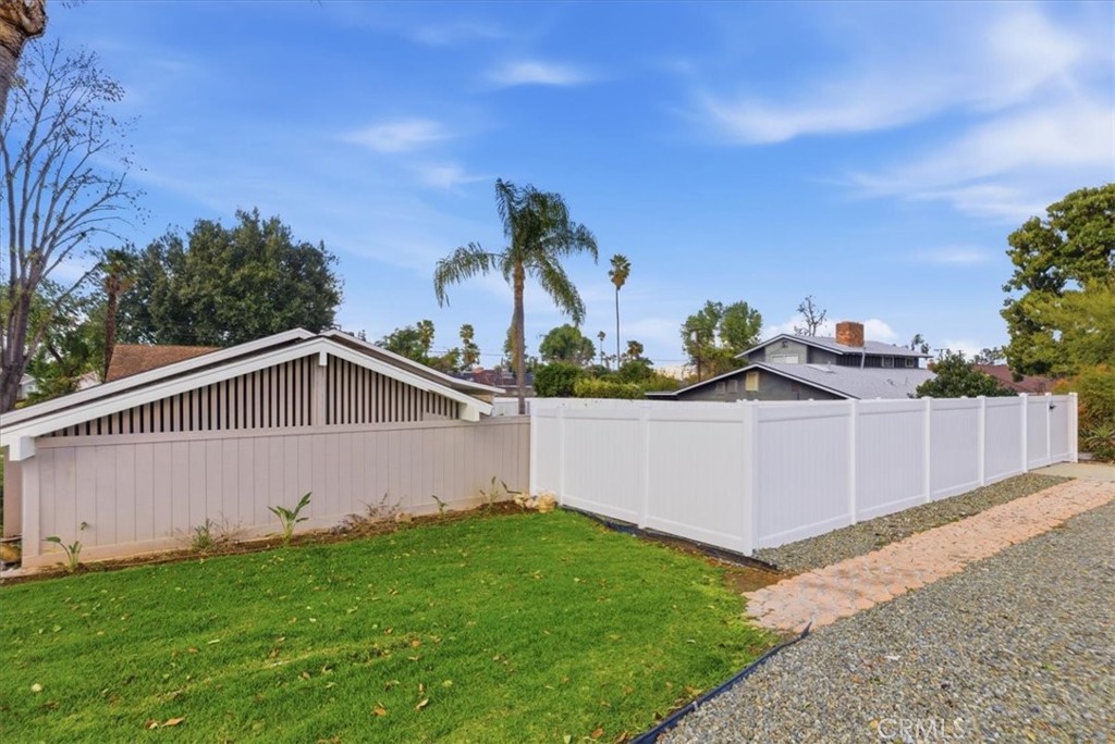 2111 Elsinore Road Riverside, CA 92506 - Photo 41 of 44