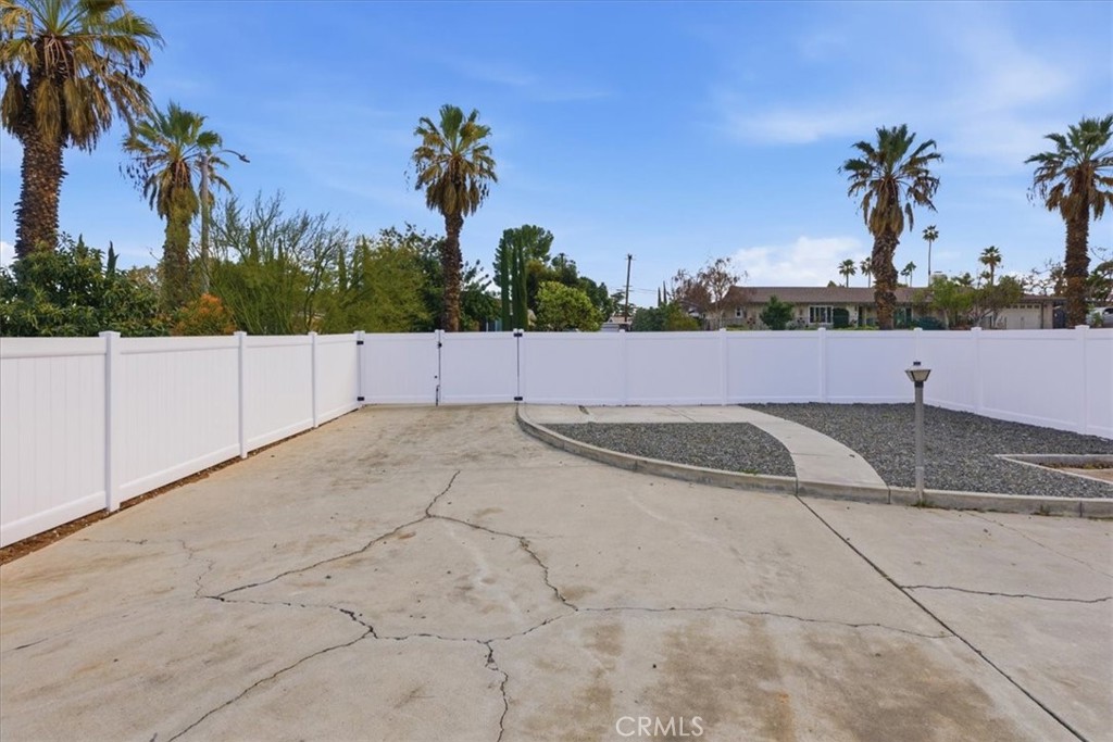 2111 Elsinore Road Riverside, CA 92506 - Photo 42 of 44