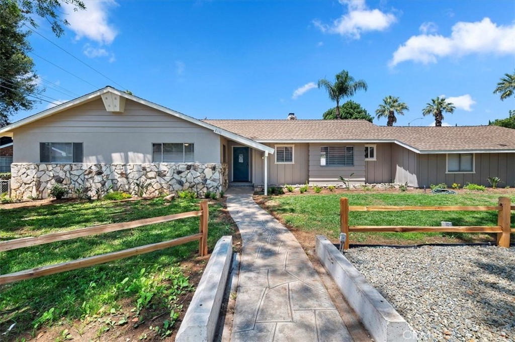 2111 Elsinore Road Riverside, CA 92506 - Photo 5 of 44